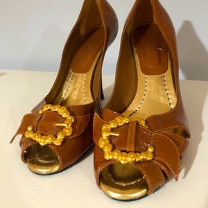 Sergio Zelcer heels sz 8 brown w/ gold buckle